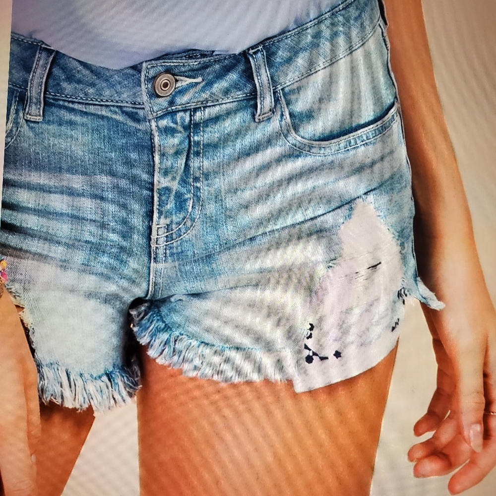 Harper Embroidery Pocket Distressed Short - Picture 9 of 10